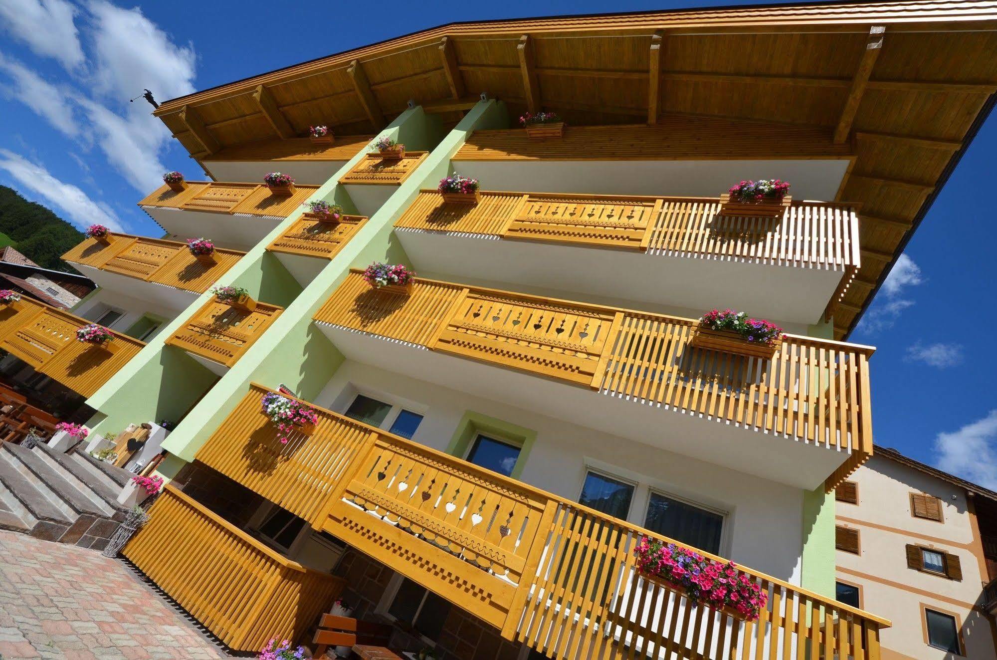Mason La Zondra Aparthotel Vigo di Fassa Kültér fotó